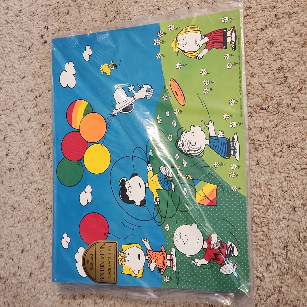 Vintage Hallmark Peanuts Design Set 6 Paper Placemats NEW